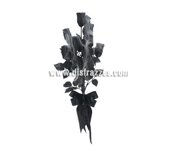 Ramo de rosas negras 60 cm. para Halloween. Artículo muy apropiado como complemento para tu disfraz de Novia Cadaver y para Decoración de Halloween.