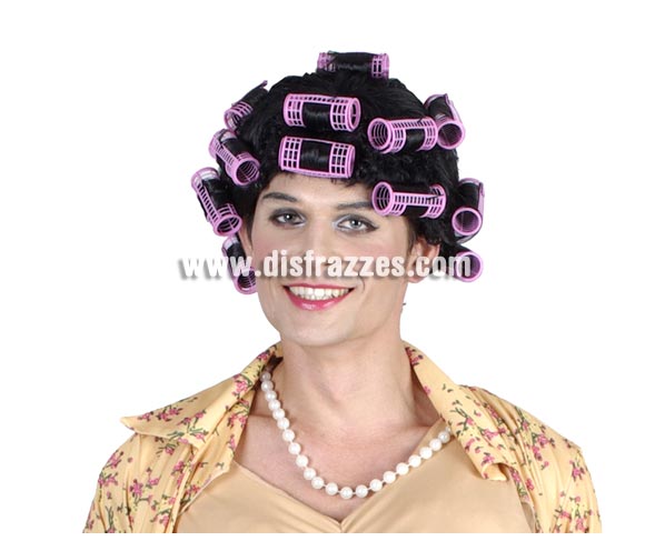 Peluca Ama de Casa graciosa con rulos para Caranval. Talla Universal adultos. Ideal para Despedidas de Soltero. Ideal como complemento de tu disfraz para Carnaval para ir de Fiesta a Pubs, Discotecas, Casas particulares, Restaurantes o Colegios y ayudar a crear un ambiente Carnavalesco y Festivo propio de la Fiesta de Carnavales.
¡¡Compra el complemento para tu disfraz de Carnaval en nuestra tienda de disfraces, será divertido!!
