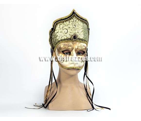 Máscara Veneciana blanca con detalles dorados. Talla Universal. Máscara Veneciana ideal para disfrazarse en Carnaval incluso en Halloween y dar el golpe con una máscara de Venecia de precio barato. Con ésta máscara Veneciana no te reconocerán y podrás sentir que todos te miran ya que es una máscara que llama la atención.

¡¡Compra tu máscara Veneciana en nuestra tienda de disfraces, será divertido!!
