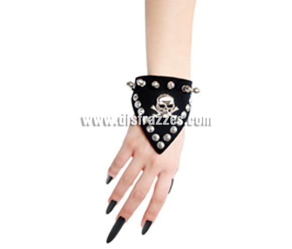 Pulsera Gótica con calavera para Halloween. Ideal como complemento de tu disfraz de Halloween para ir de Fiesta a Pubs, Discotecas, Casas particulares o Restaurantes y ayudar a crear un ambiente terrorífico y tenebroso en la Fiesta de Halloween.
¡¡Compra los complementos de tu disfraz para Halloween en nuestra tienda de disfraces, será divertido!!
