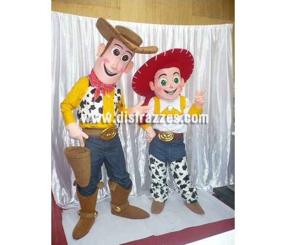 Disfraz de Mascota Publicitaria Pistolera o Vaquera. Precio por unidad, se venden por separado. Realizamos todo tipo de mascotas publicitarias adaptándonos a sus necesidades para Empresas, Centros Comerciales, Parques de Atracciones, Ayuntamientos, Empresas de Eventos, Empresas de publicidad, Grupos de Animación, etc. etc. Tiempo de fabricación 1 mes aproximadamente. El precio de los portes de ésta mascota es de 50 euros dado el volumen que tiene el paquete. Para el encargo de su mascota, debe contactar con nosotros por teléfono o email. ¡¡Confia en nosotros para la realización o confección de todos tus Disfraces Publicitarios, será divertido!! 